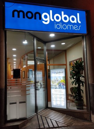 Traspaso de academia de idiomas consolidada en Barcelona con cartera de alumnos activa
