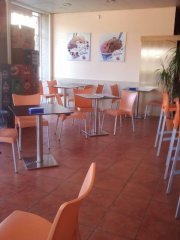cafeteria__heladeria_con_terraza_frente_parque_ayora_todas_las_licencias_13960276911.jpg