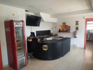 se-traspasa-local-con-licencia-de-tienda-de-venta-al-poner-menor-y-cocina-3_1755457581.jpg
