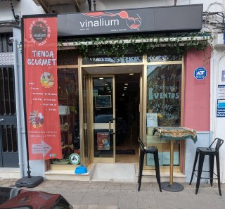 ¡Traspaso Tienda de Vinos Vinalium en Triana (Sevilla)!
