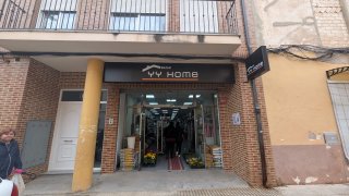 local-comercial-alquilado-con-rentabilidad-7-en-la-pobla-llarga-3_1775031804.jpeg
