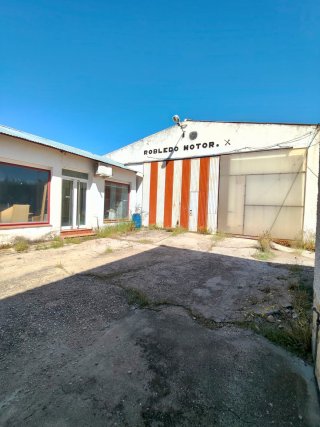 Venta de naves con vivienda taller mecánico